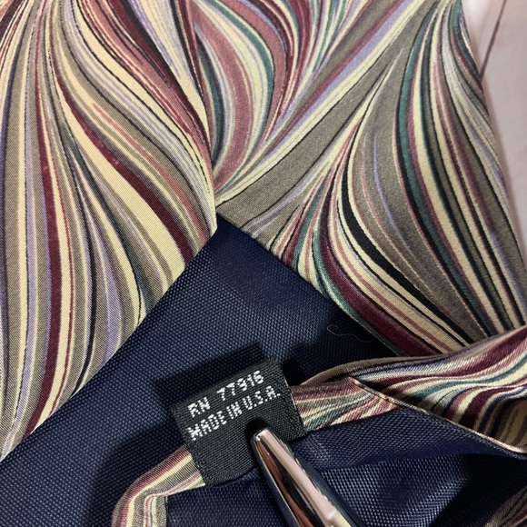 Chez Roffe Neck Tie Men Maroon Multi Wave Swirl 100% Silk USA 56x4 - Picture 7 of 7